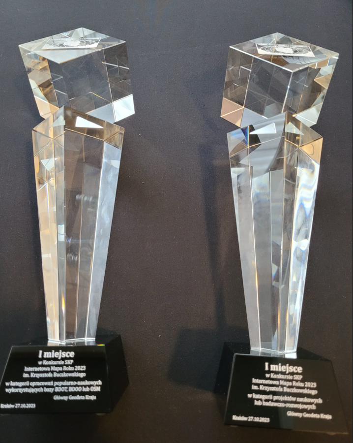 Puchary za pierwsze miejsca w konkursie "Internetowa Mapa Roku"