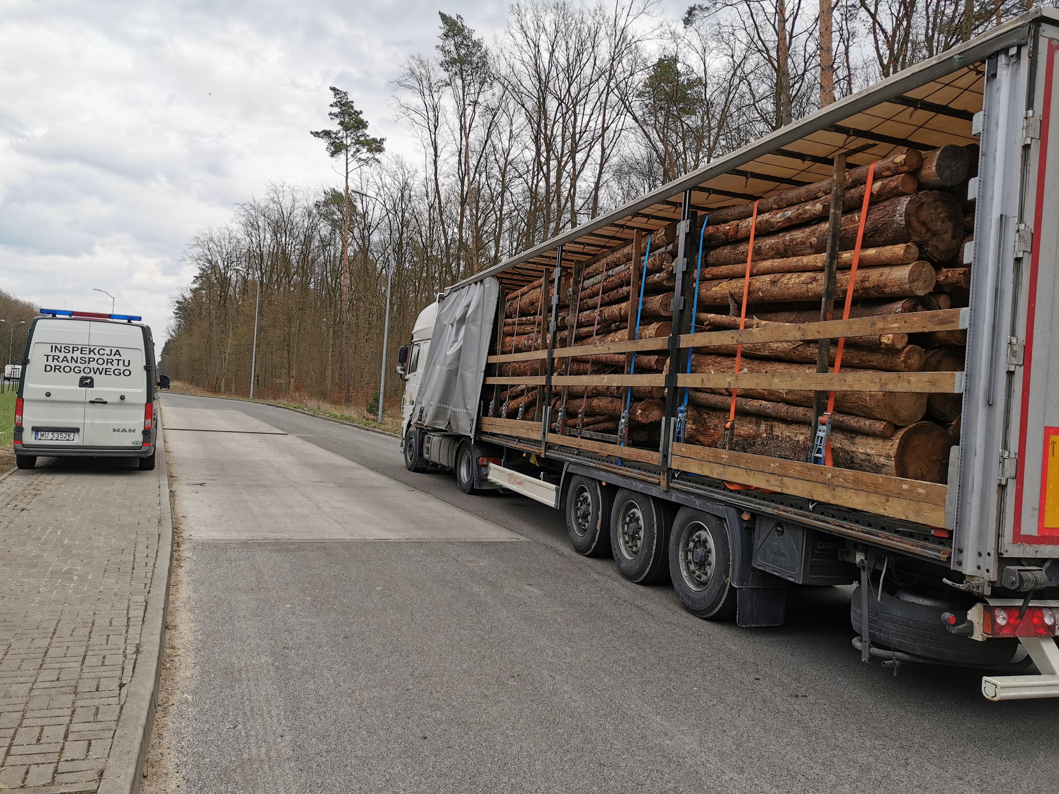 Zatrzymany transport drewna