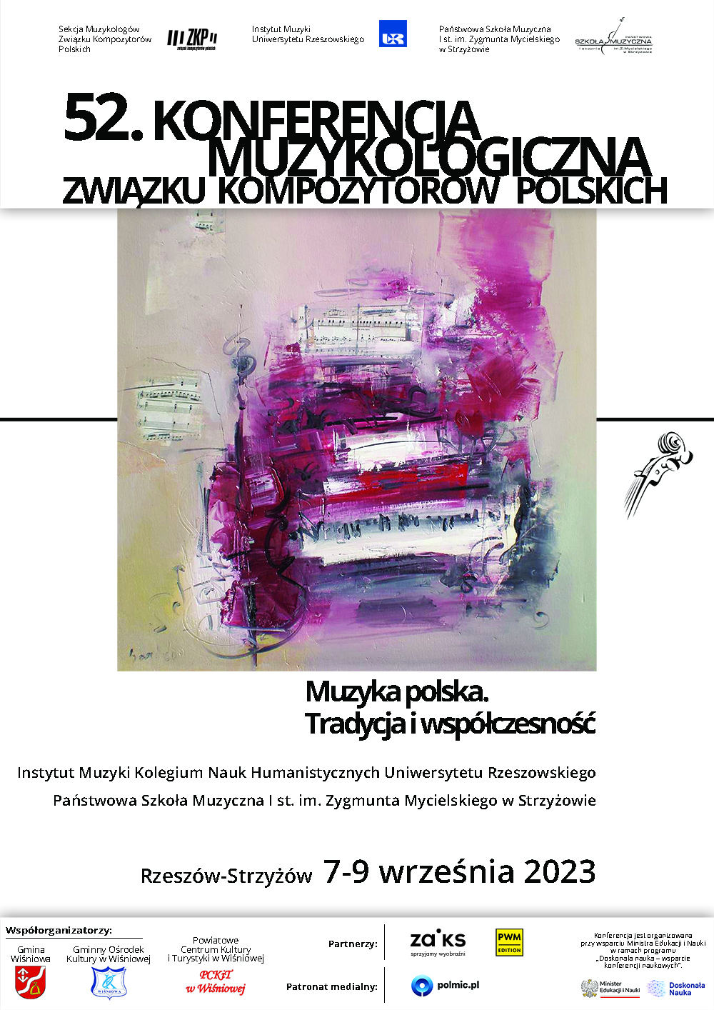 Plakat na białym tle z umieszczonym centralnie abstrakcyjnym obrazem przypominającym czerwony fortepian. W górnym nagłówku duży napis „52. KONFERENCJA MUZYKOLOGICZNA ZWIĄZKU KOMPOZYTORÓW POLSKICH”. Poniżej obrazu, lekko z prawej strony pogrubiony napis „Muzyka polska. Tradycja i współczesność”. Poniżej informacje o organizatorach, miejscu i dacie wydarzenia. W górnej i dolnej krawędzi plakatu rozmieszczono logotypy współorganizatorów i partnerów.
