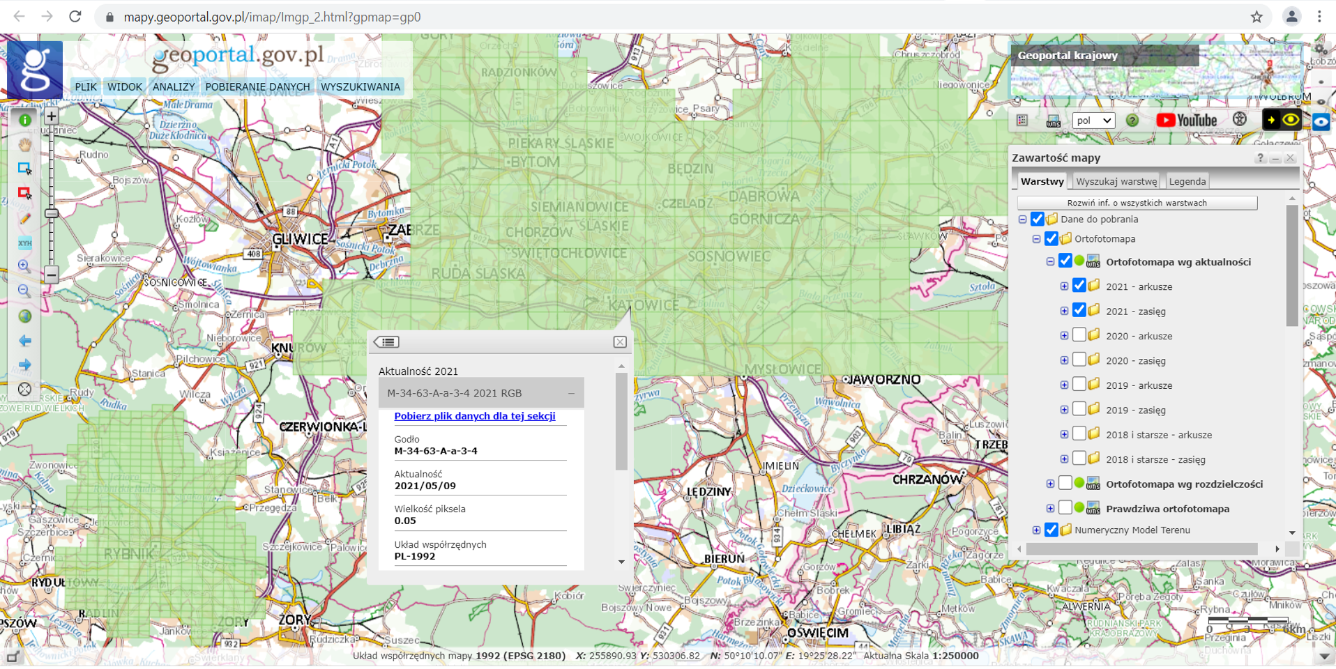 Ilustracja przedstawia zrzut ekranu z serwisu www.geoportal.gov.pl ze skorowidzami prezentującymi nowo przyjętą ortofotomapą dla miasta Katowic
