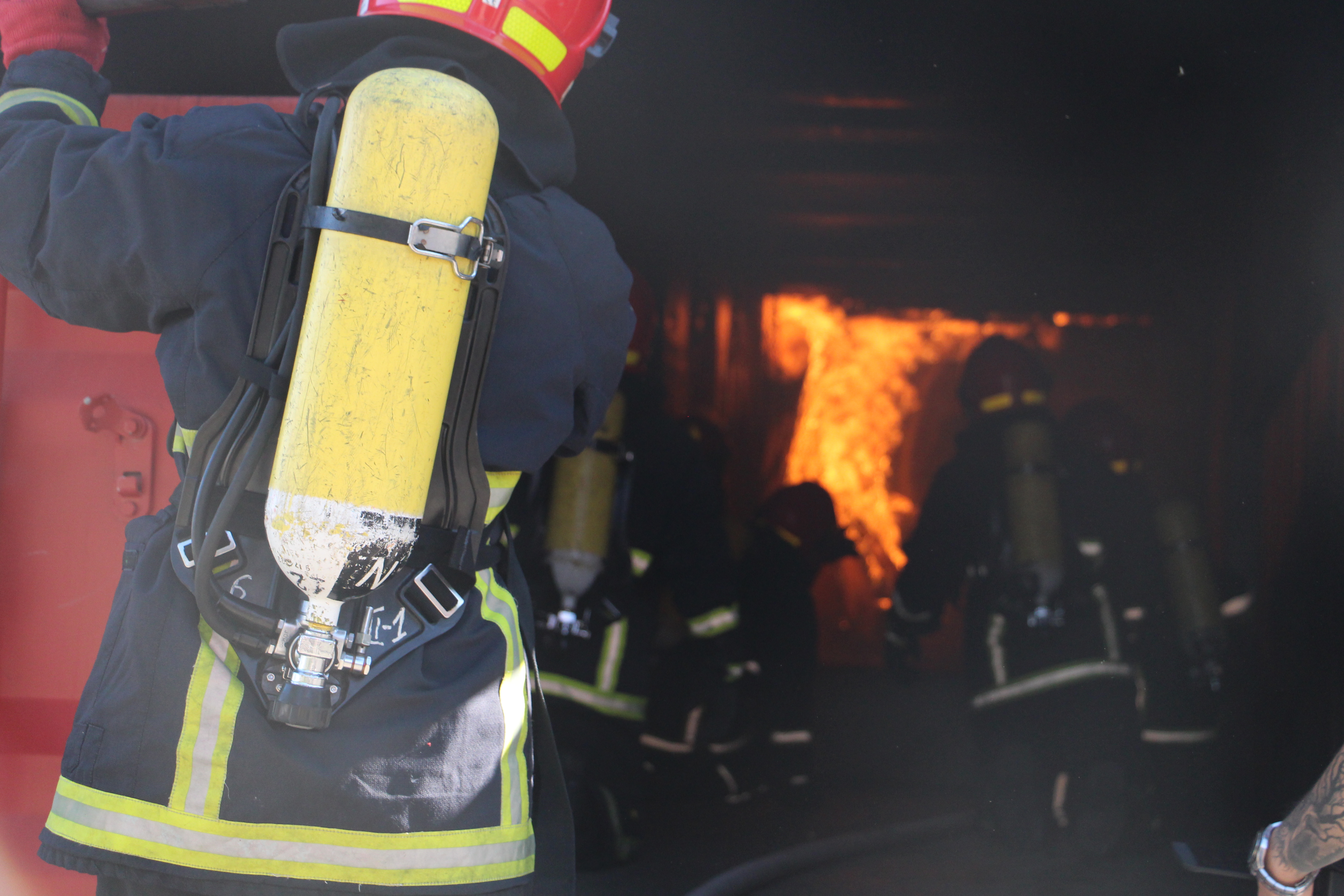 trwa szkolenie ukraińskich ratowników z zakresu gaszenia pożarów wewnętrznych