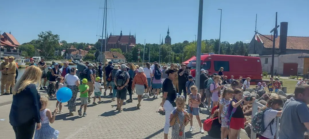 „Kręci mnie bezpieczeństwo w lecie” – promowanie bezpiecznego wypoczynku w sezonie letnim nad Zalewem Wiślanym 
