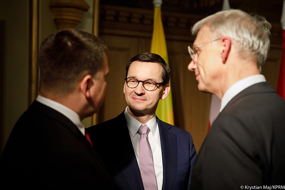 Premier wraz z premierem Estonii i Łotwy.
