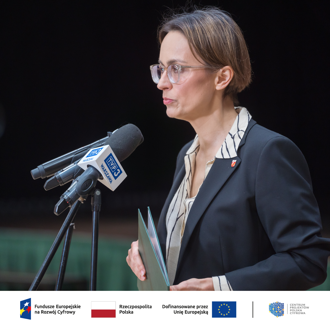 Przemawiająca Dorota Zmarzlak Wójcina Gminy Izabelin