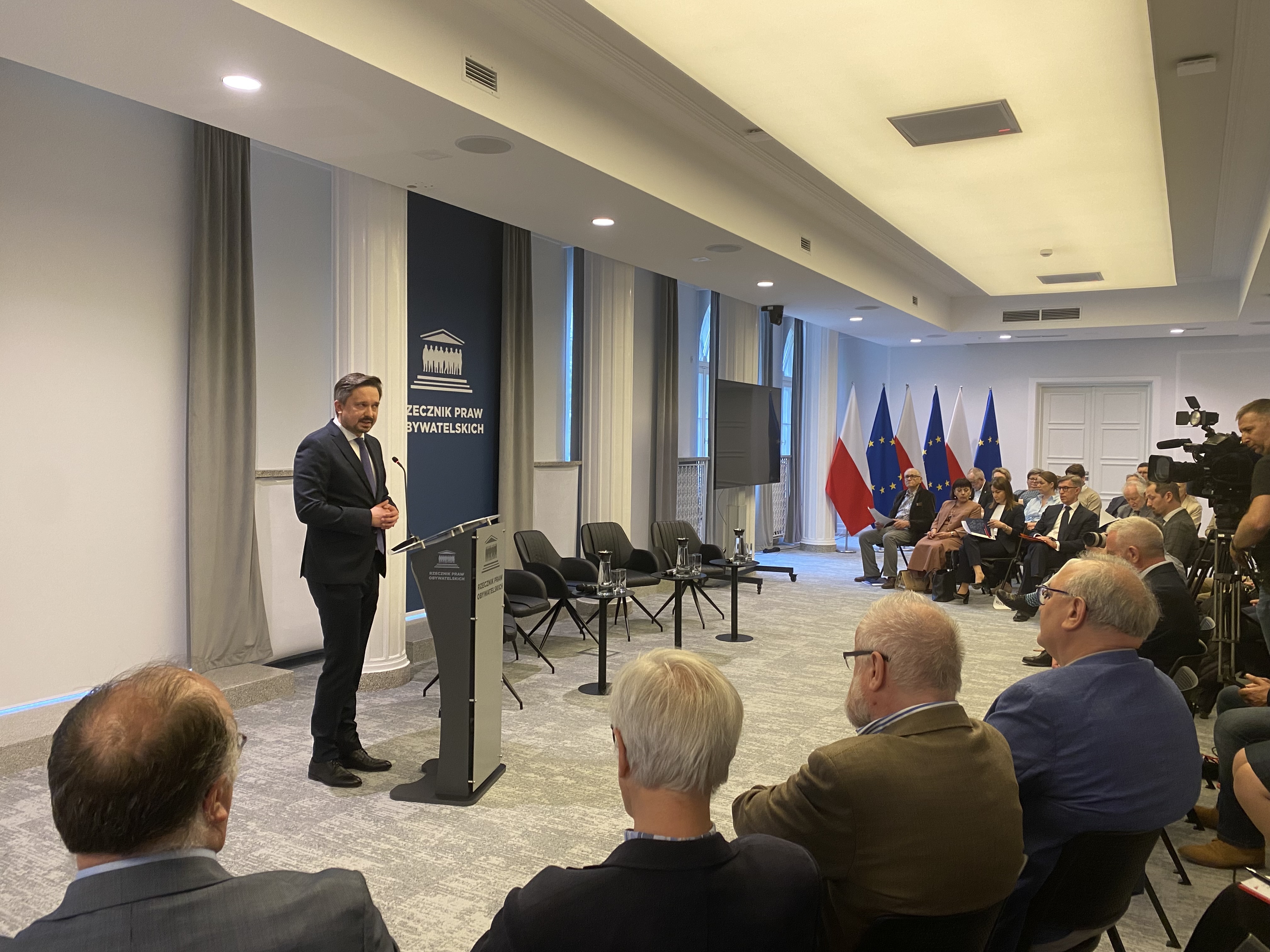 Zdjęcie przedstawia uczestników seminarium.