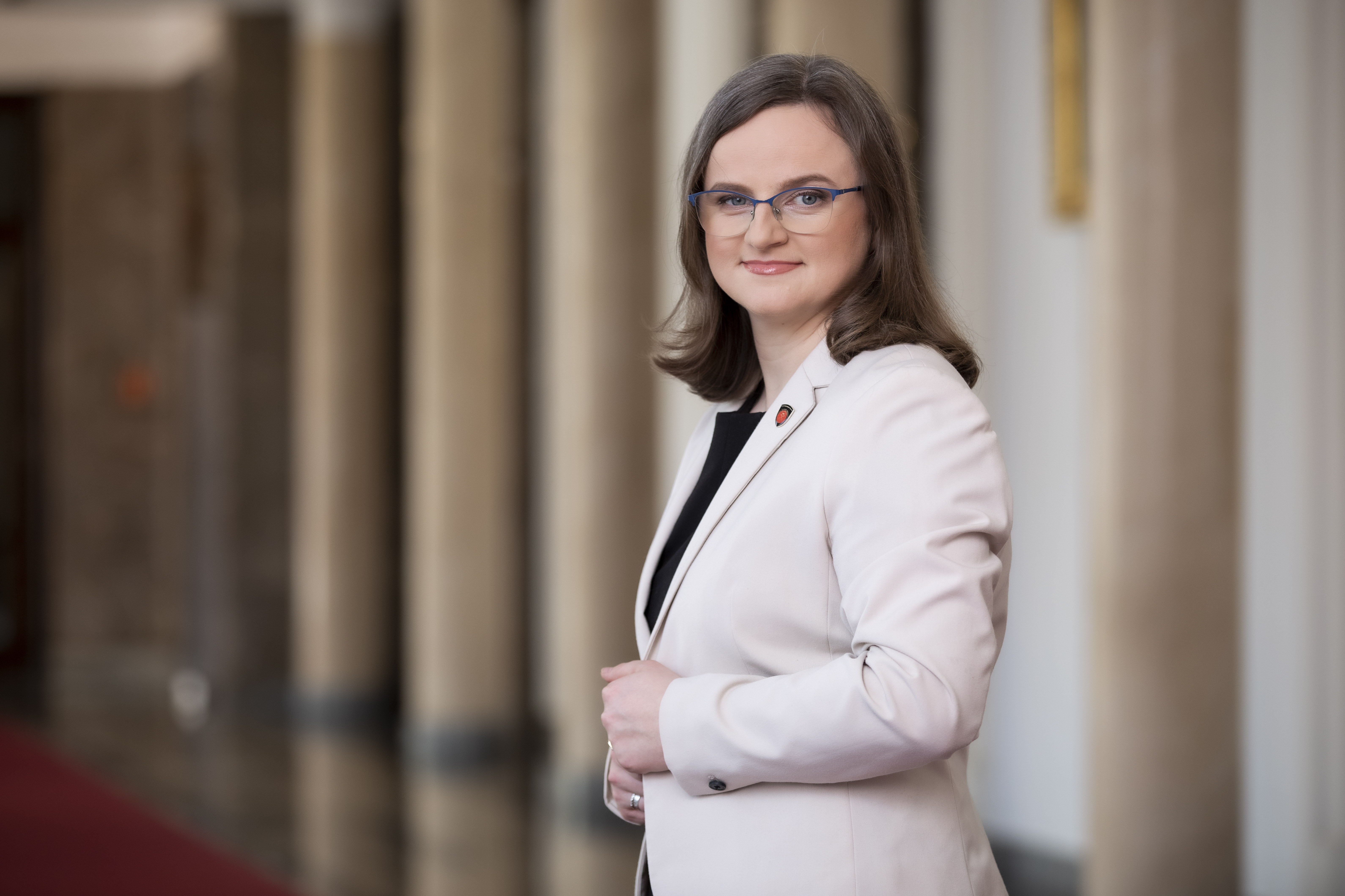 Anna Chałupa Podsekretarz Stanu, Zastępca Szefa Krajowej Administracji Skarbowej na tle ministerialnego korytarza