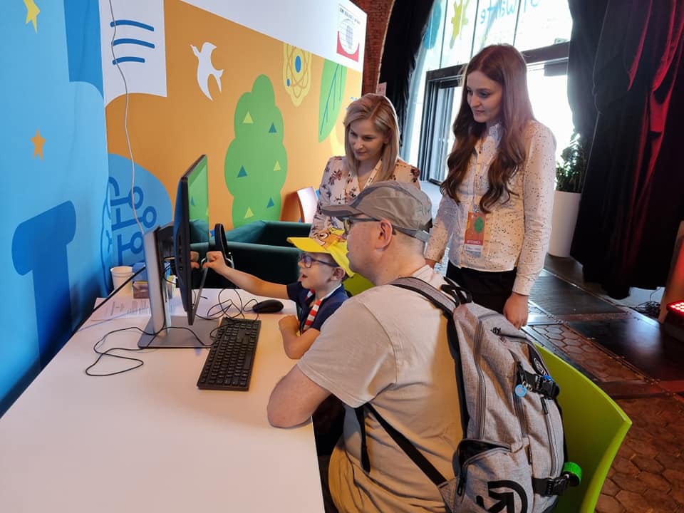 Stoisko GUGiK podczas 10. Dni Otwartych Funduszy Europejskich