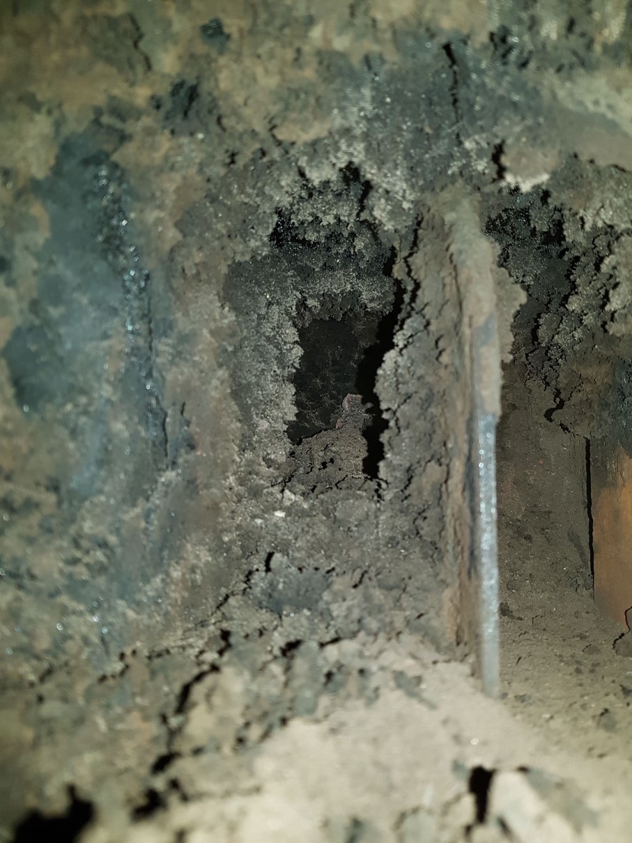 Sadza w kominie. Źródło: www.czarnyfach.pl