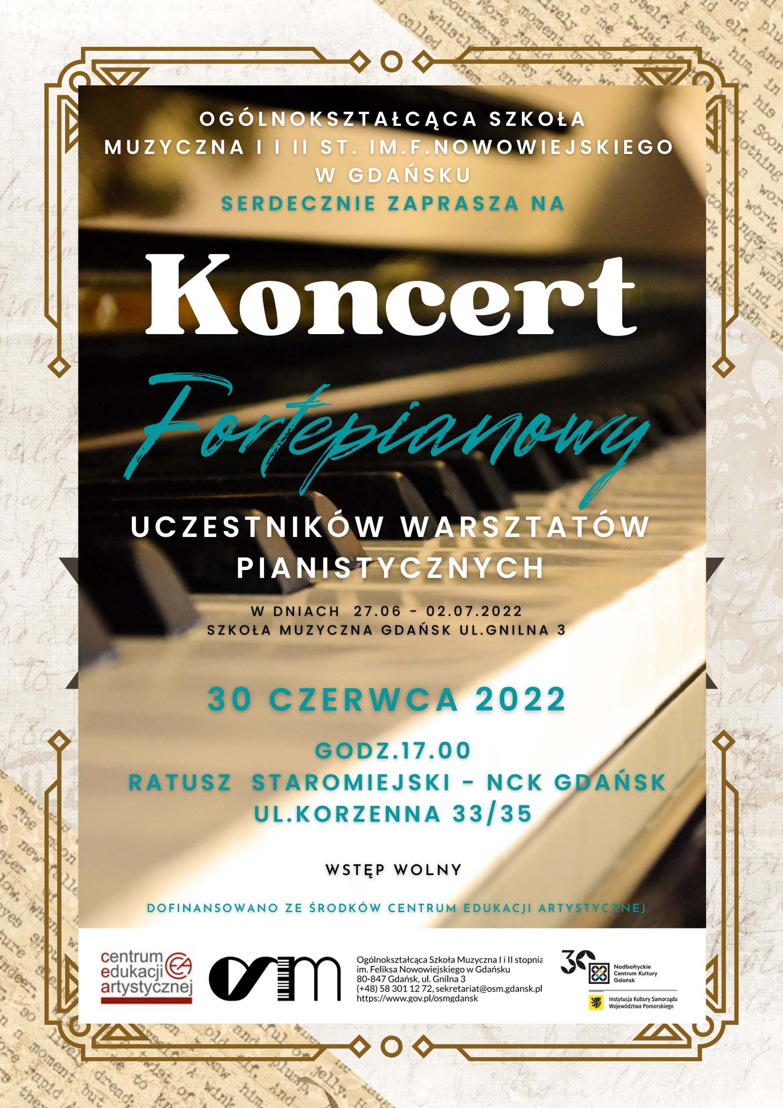 Na tle klawiatury informacja o koncercie uczestników warsztatów pianistycznych w Ratuszu Staromiejskim w Gdańsku 30 czerwca 2022 o godzinie 17.00