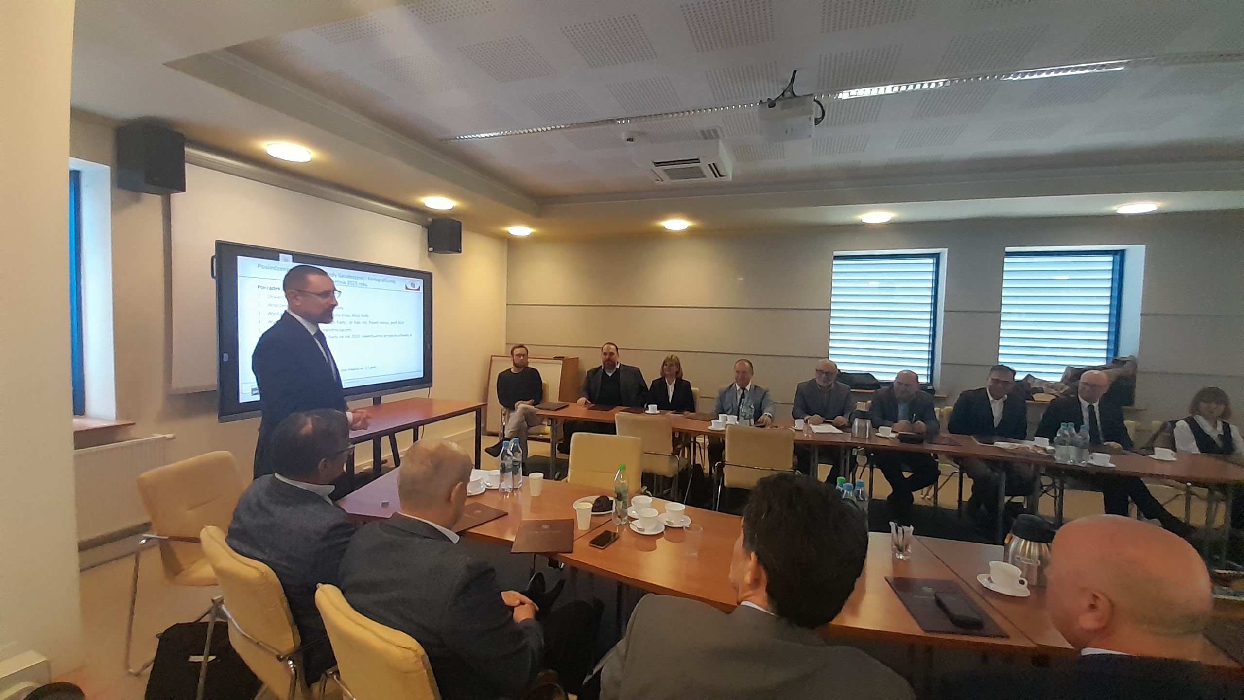 Zdjęcie przedstawia uczestników PRGiK podczas posiedzenia.