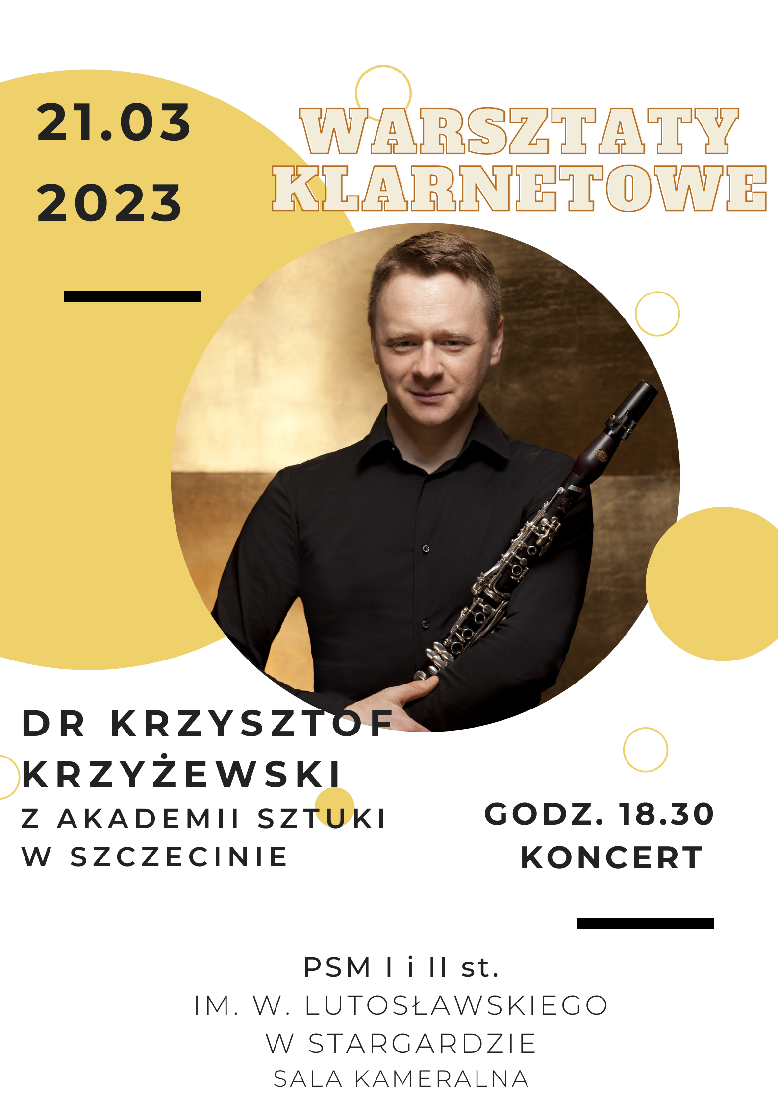 Plakat informujący o warsztatach klarnetowych i koncercie w dniu 21 marca 2023. Na biało-żółtym tle znajduje się zdjęcie dra Krzysztofa Krzyżewskiego trzymającego klarnet.