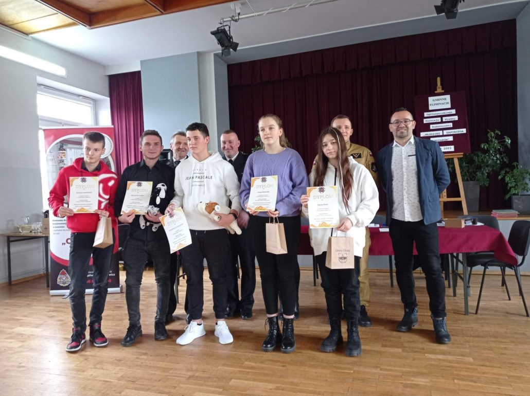 Szymon Czerwiński i Alicja Bzdurska z awansem na etap powiatowy konkursu „Młodzież Zapobiega Pożarom”