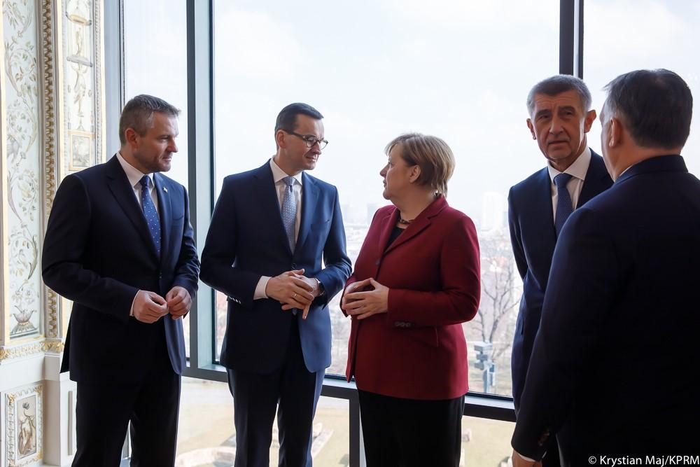 Premier Mateusz Morawiecki rozmawia z Kanclerz Niemiec, premierem Słowacji, premierem Czech oraz premierem Węgier