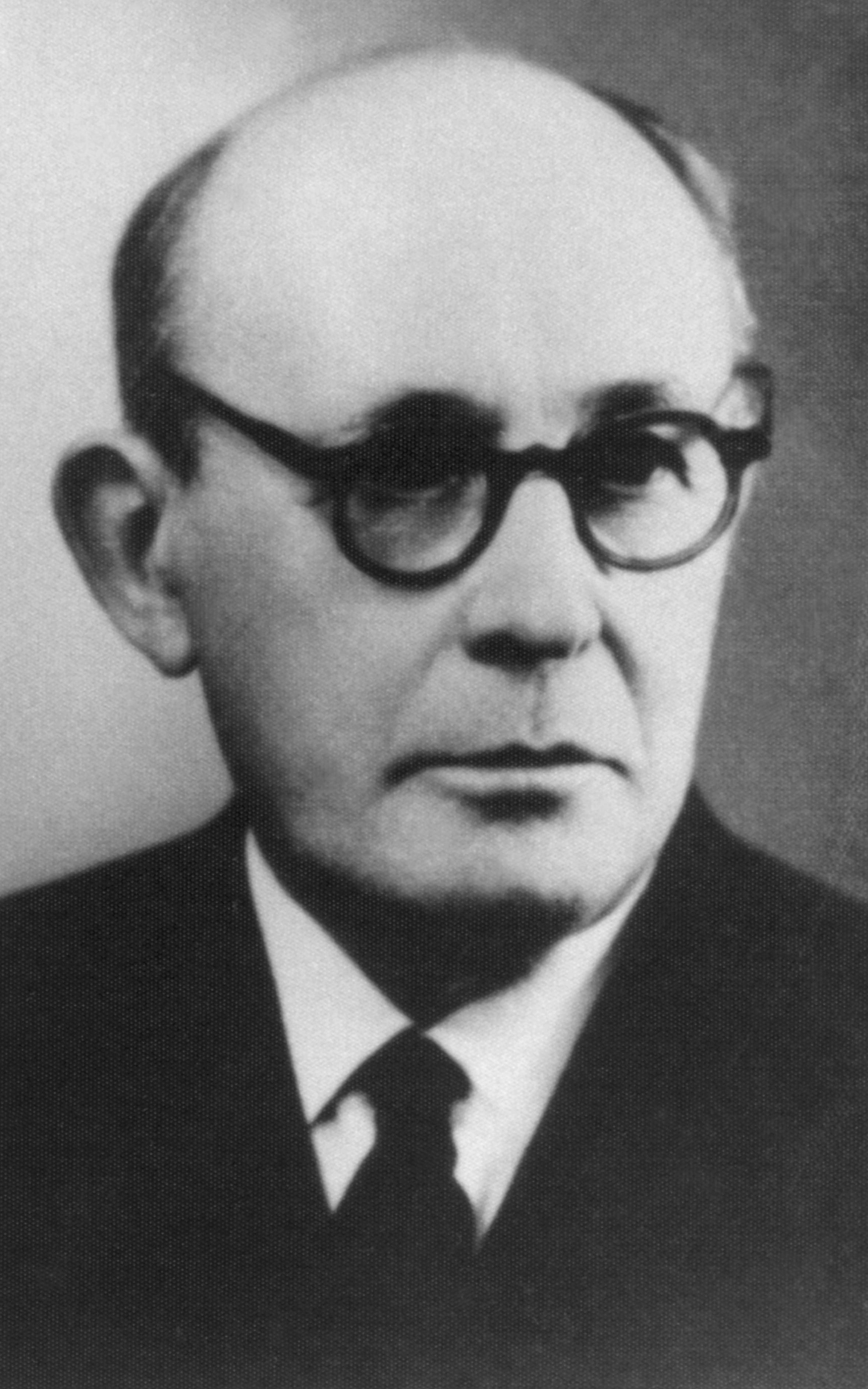 Dyrektor Szkoły w latach 1945-1971 Tadeusz Wawrzynowicz