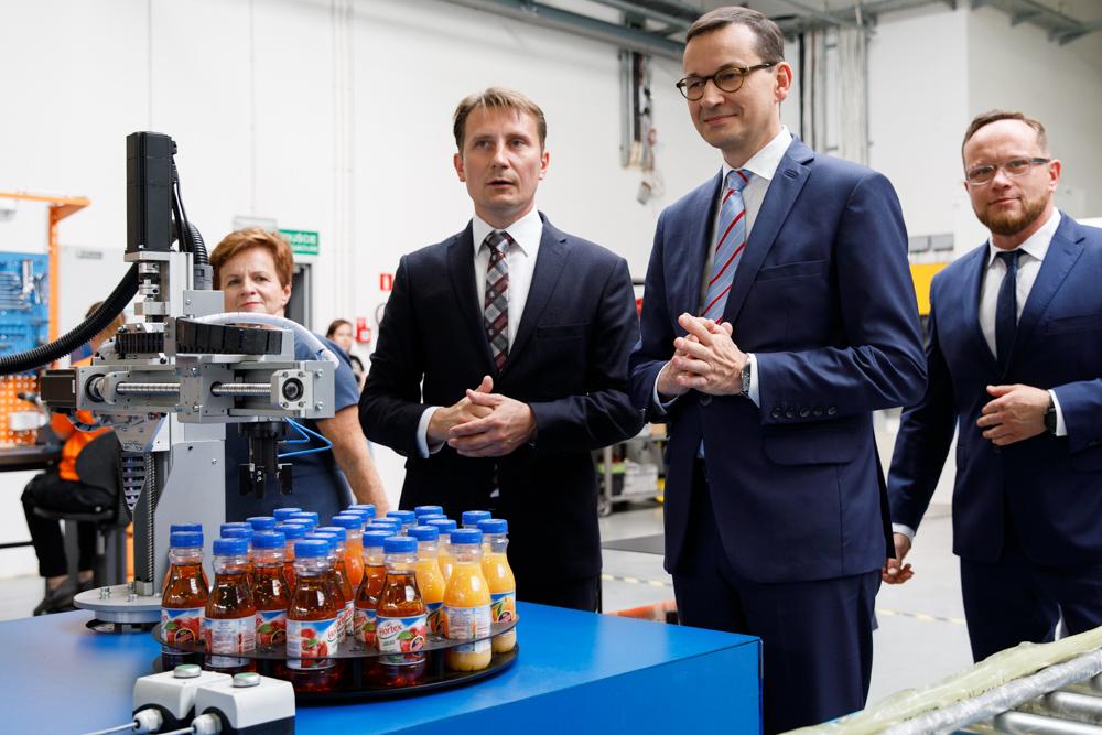Premier Mateusz Morawiecki podczas wizyty w zakładzie WObit.