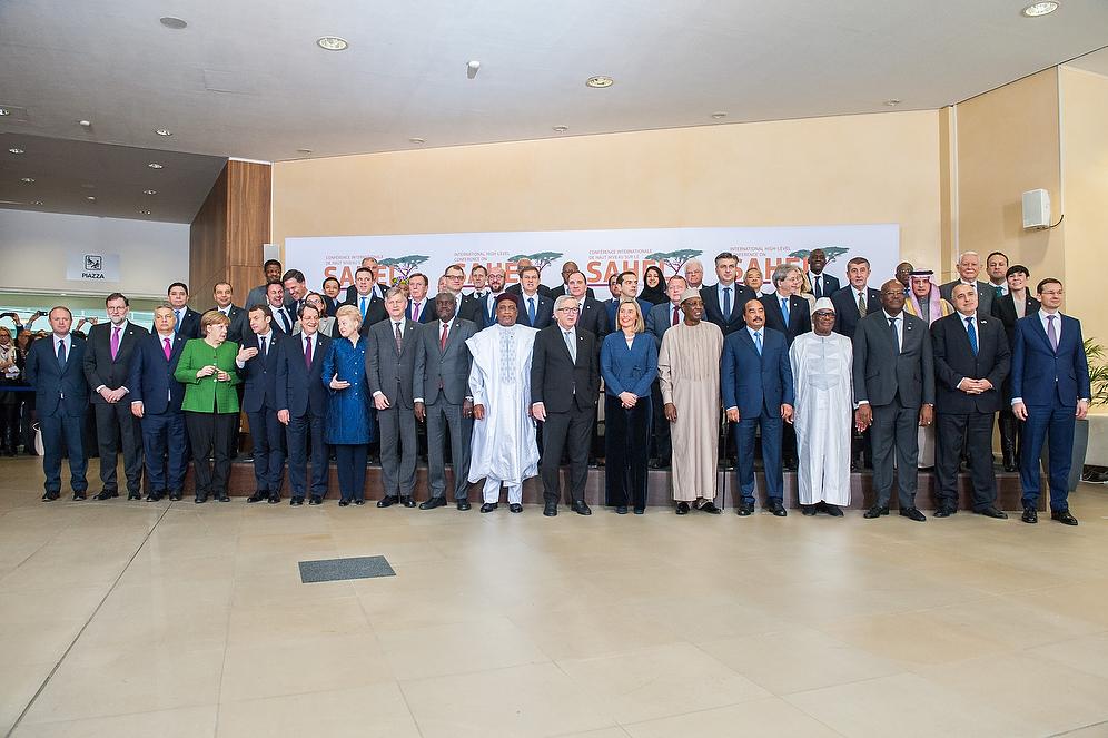 Family photo uczestników konferencji.