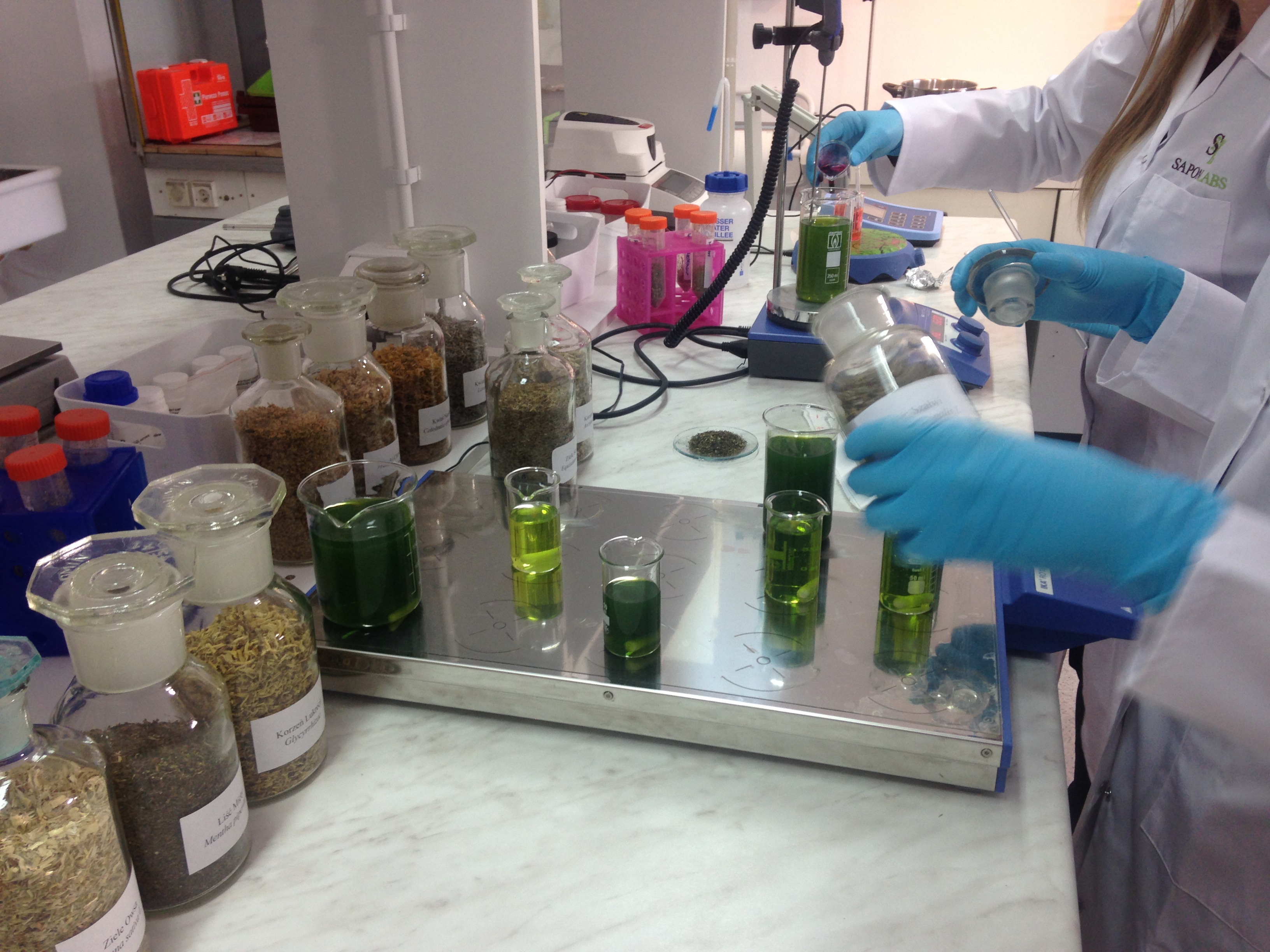 W ramach projektu zespół SaponLabs pracował nad kosmetykami naturalnymi bez dodatku syntetycznych surfaktantów z grupy SLS i SLES