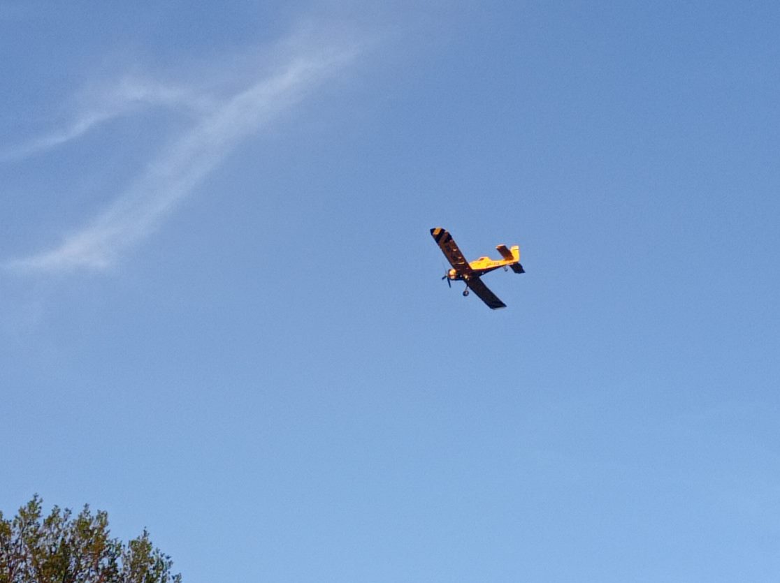 Samolot Dromader podczas lotu