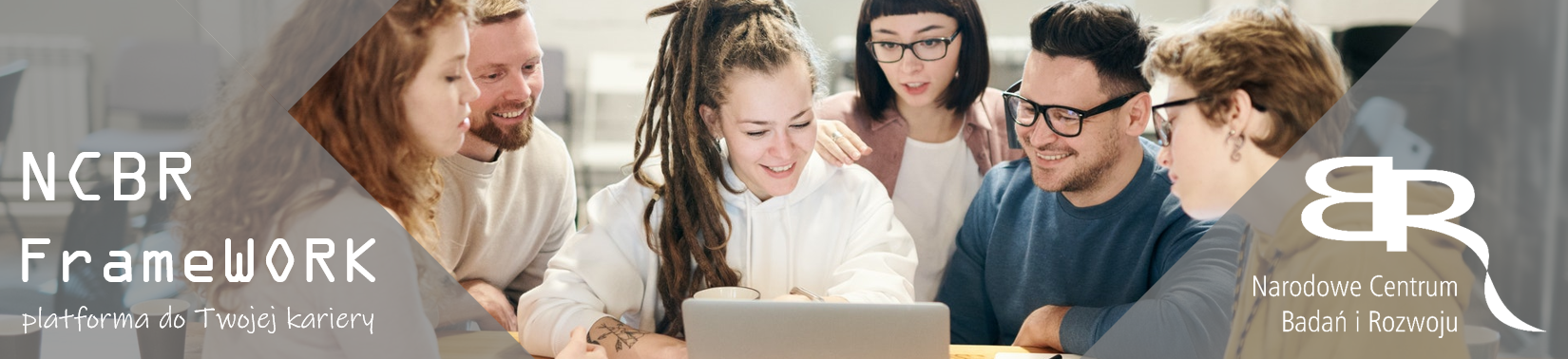 grafika z młodymi osobami w tle. wszyscy skupieni są na stojącym przed nimi laptopie. po lewej stronie napis NCBR Framework Platforma do Twojej kariery. Po prawej logotyp NCBR