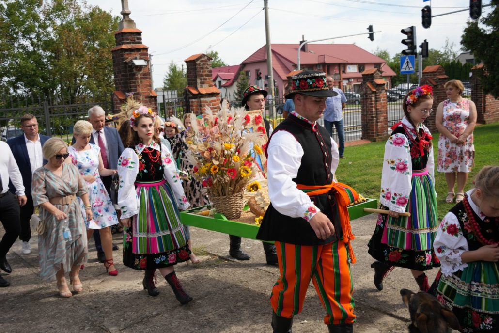 NASZA SZKOŁA UCZESTNICZYŁA W DOŻYNKACH PARAFIALNYCH W ZDUNACH