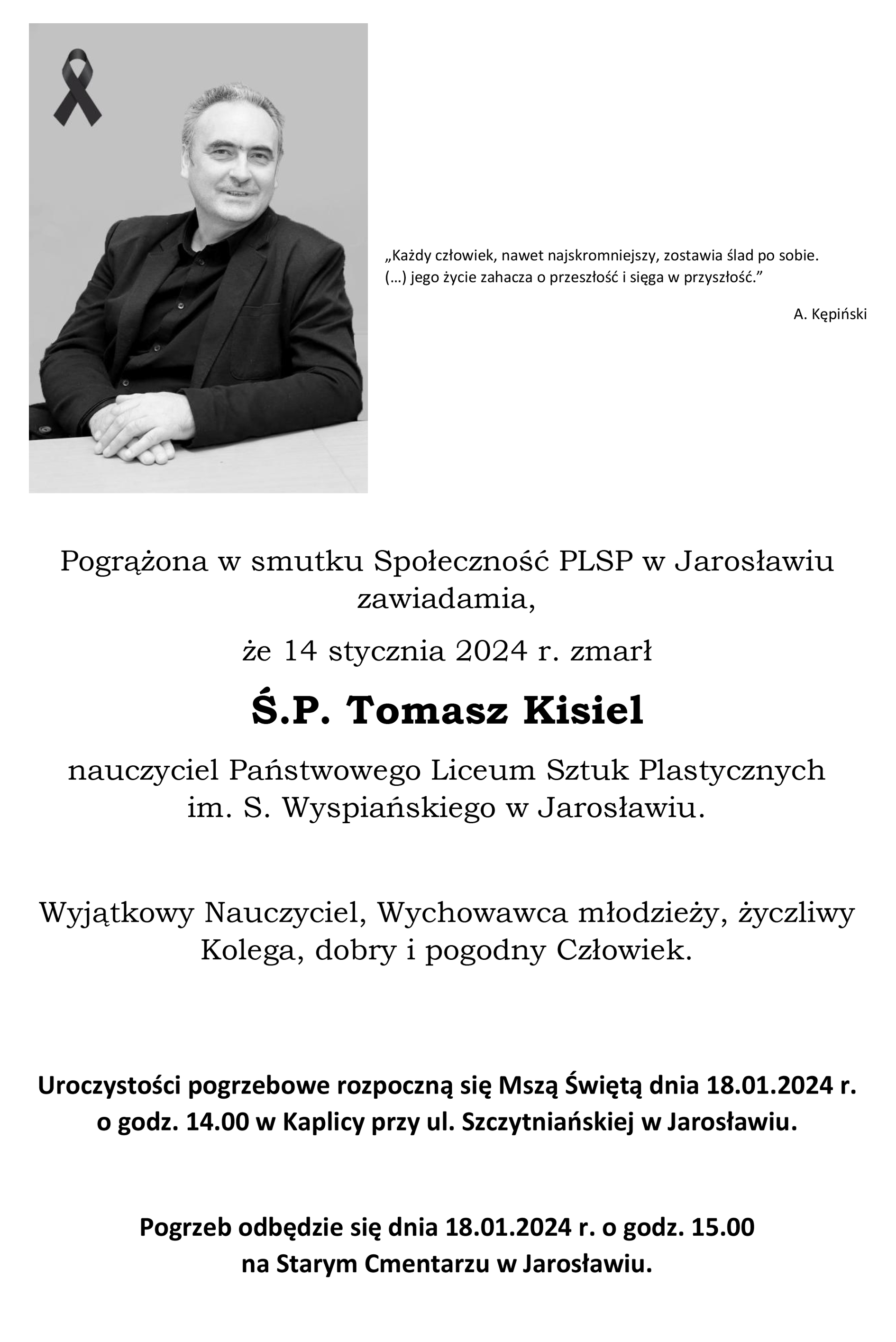Na białym tle przedstawiony jest w pozie portretowej nauczyciel Tomasz Kisiel.