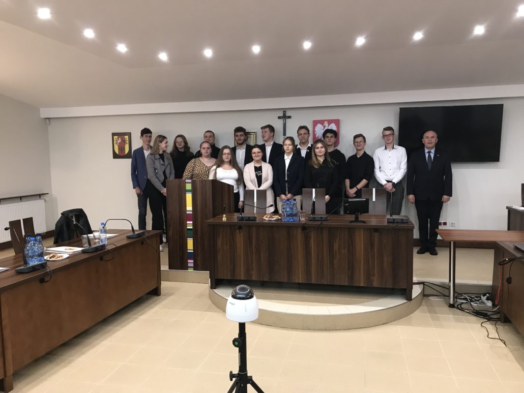 ZAPRZYSIĘŻENIE RADNYCH MŁODZIEŻOWEJ RADY POWIATU ŁOWICKIEGO