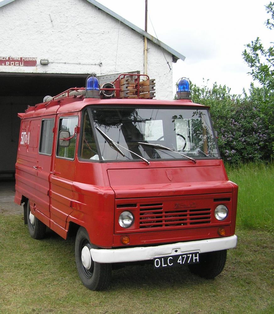 Samochód należący do OSP w Rogu 