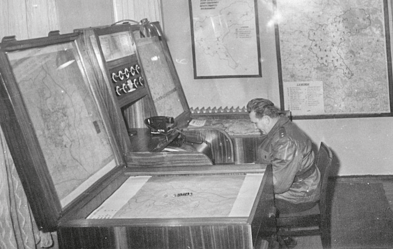 Zdjęcie przedstawia punkt alarmowo–dyspozycyjny.