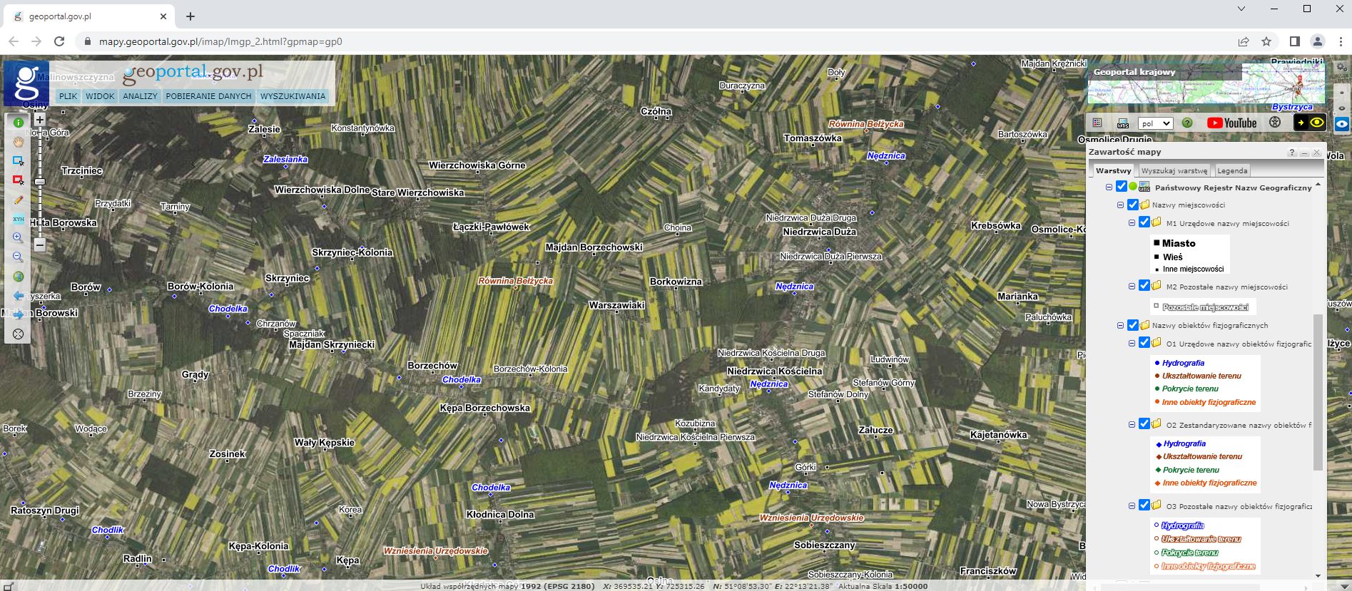 Ilustracja przedstawiająca zrzut ekranu z serwisu www.geoportal.gov.pl w uruchomioną usługą przeglądania ortofotomapy i państwowego rejestru nazw geograficznych (PRNG).