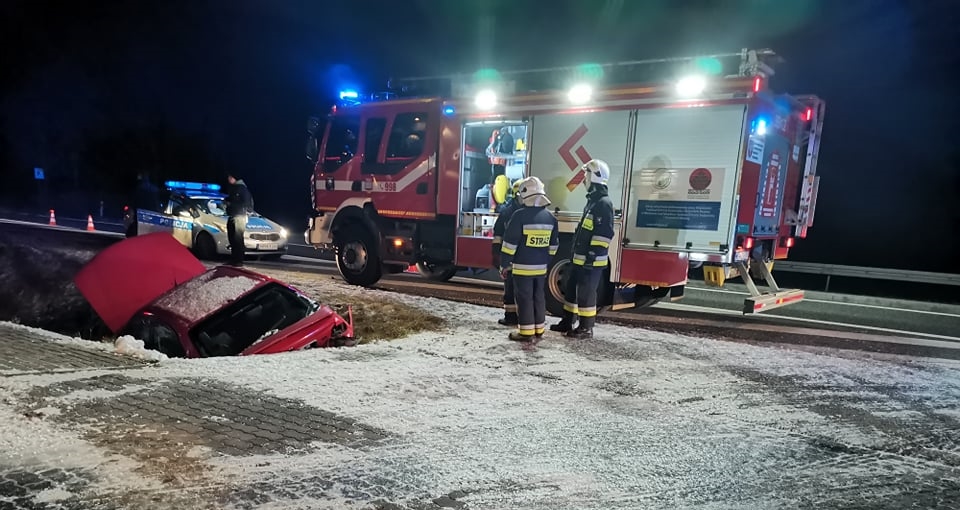6 grudnia 2021 roku w miejscowości Jagodne (gm. Kotuń), na drodze krajowej nr 2, kierowca samochodu osobowego wyjechał poza pas jezdni i wpadł do rowu. 