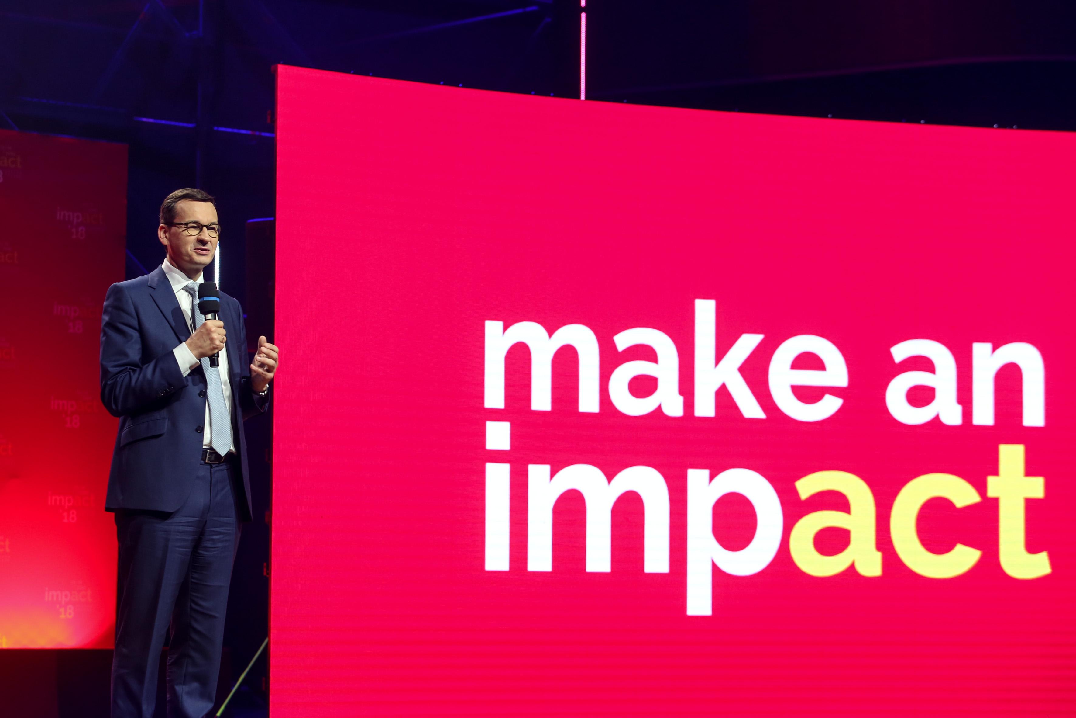 Premier Mateusz Morawiecki przemawia. 