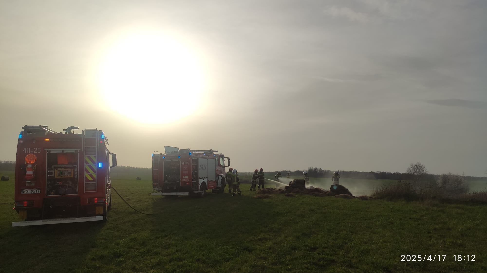 Pożar balotów oraz suchej trawy