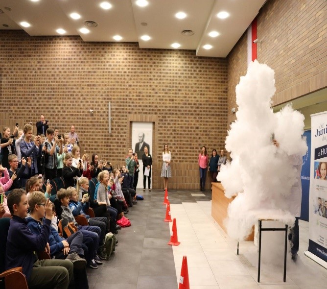 ajęcia z przedmiotów matematyczno-przyrodniczych z wykorzystaniem wirtualnej rzeczywistości, metod laboratoryjnych i eksperymentów