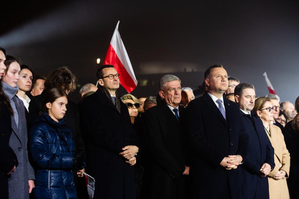 Premier, prezydent, marszałek Senatu, przewodniczący Solidarności, wicemarszałek Sejmu podczas uroczystości odsłonięcia pomnika Lecha Kaczyńskiego.