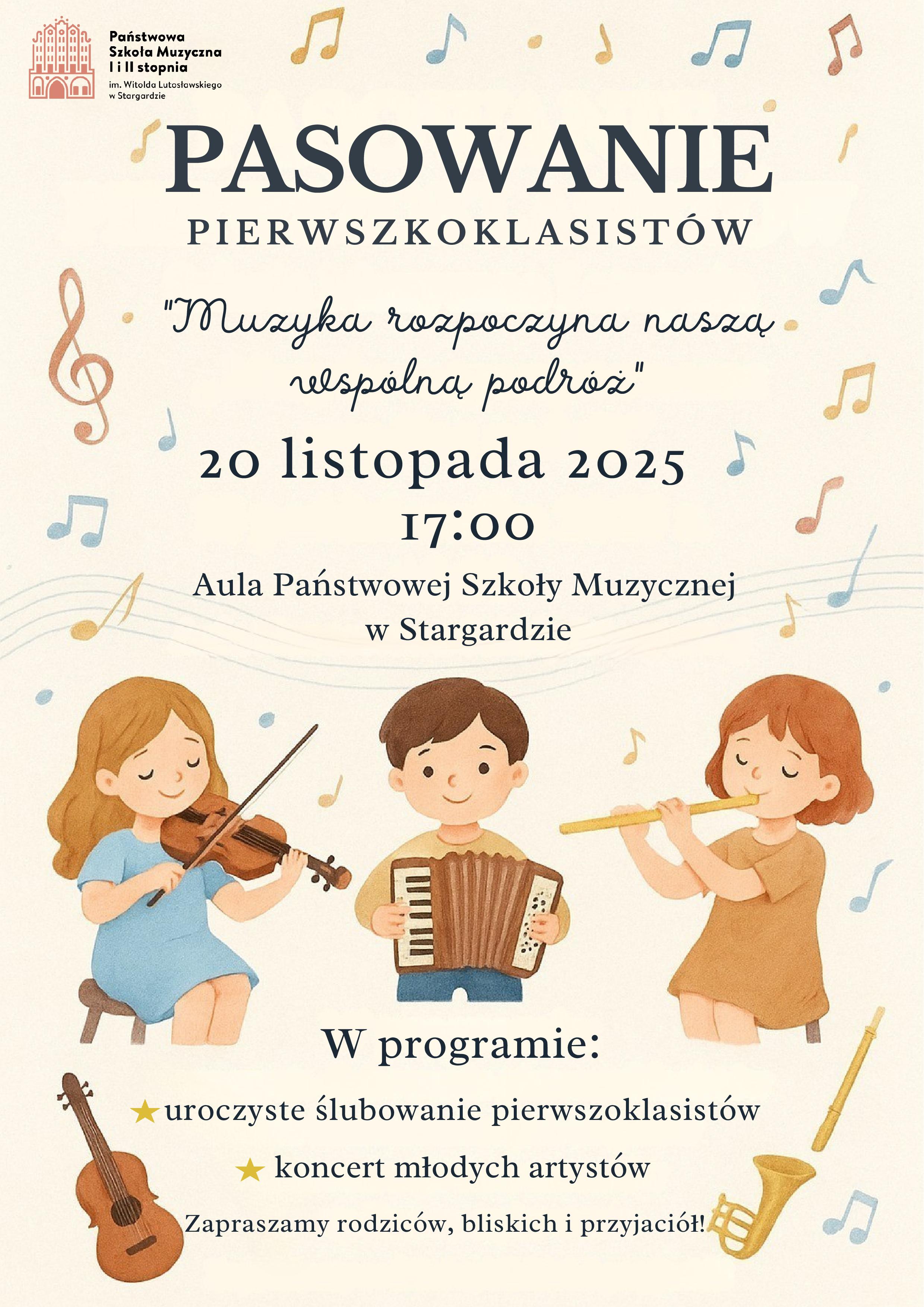 Plakat informujący o koncercie i pasowaniu pierwszoklasistów PSM I stopnia w dniu 20 listopada 2025 o godzinie 17.00. Tło plakatu jest jasnobeżowe, a w jego centralnej części znajduje się obrazek trojga dzieci grających na flecie, akordeonie i skrzypcach. Napisy informacyjne są w kolorze czarnym, a wkoło plakatu umieszczone są kolorowe nutki i złote gwiazdki oraz klucz wiolinowy. W górnej części w lewym rogu umieszczone jest logo szkoły.