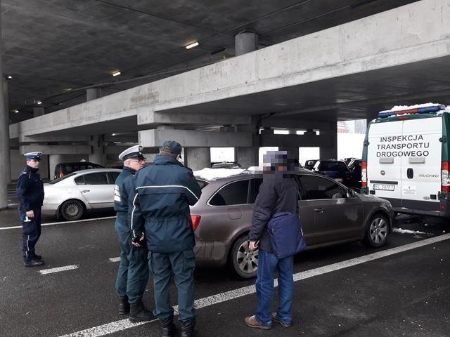 Inspektorzy kontrolują przewóz osób