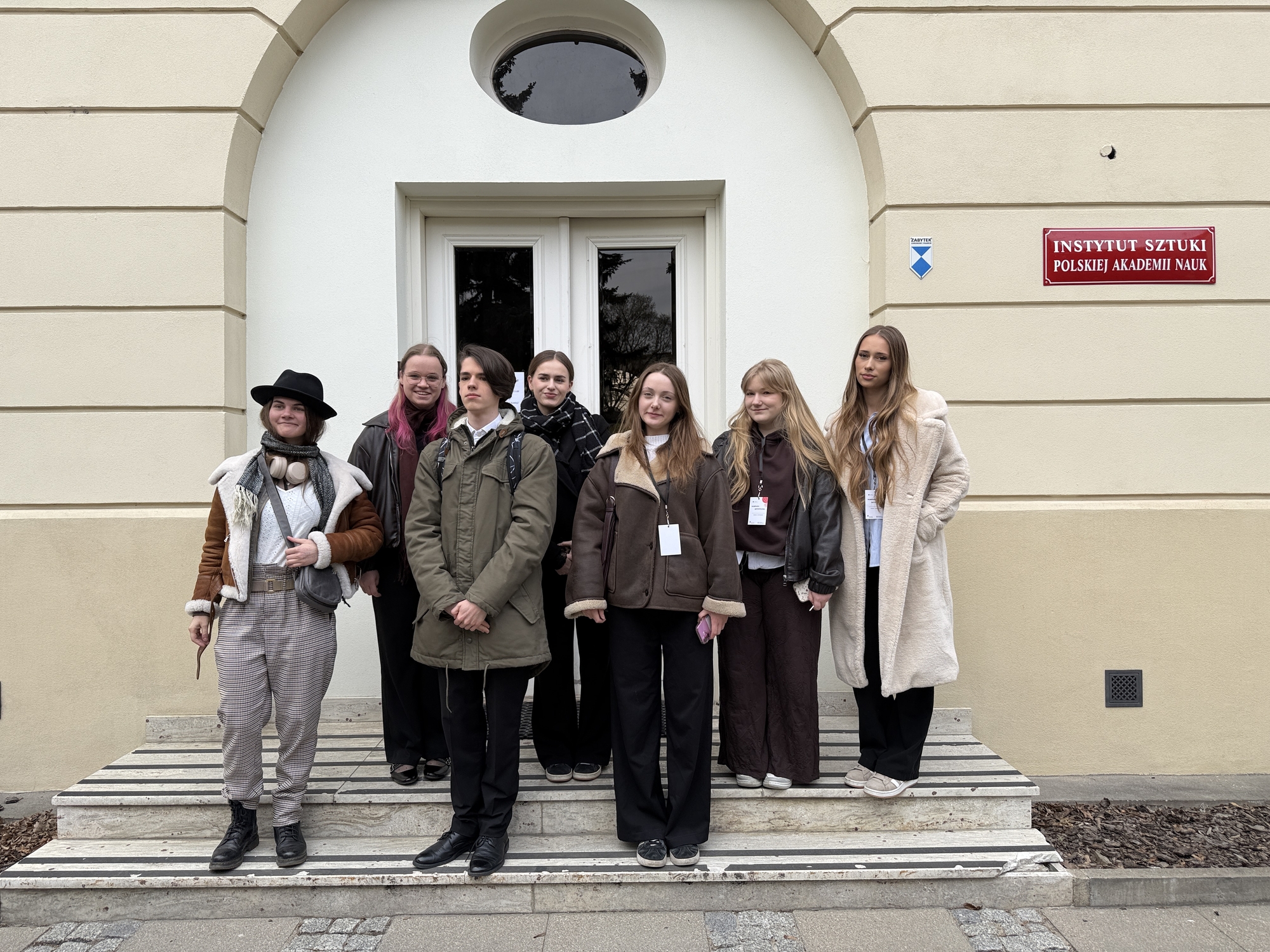 Zdjęcie przedstawia laureatów 50. Olimpiady Artystycznej - uczniów ZPSM w Szczecinie