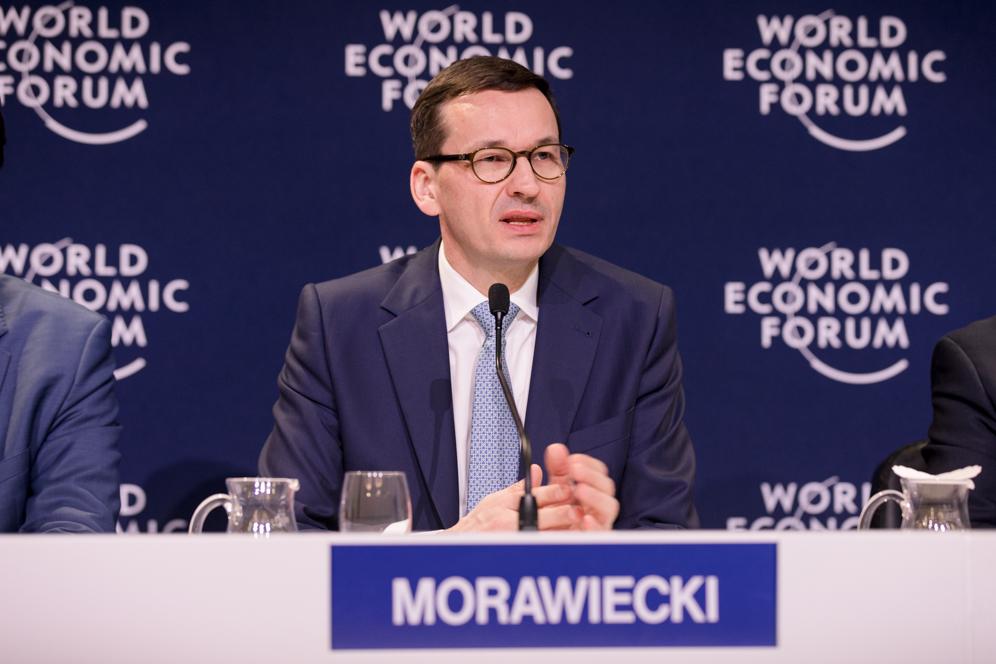 Premier Mateusz Morawiecki podczas konferencji prasowej.
