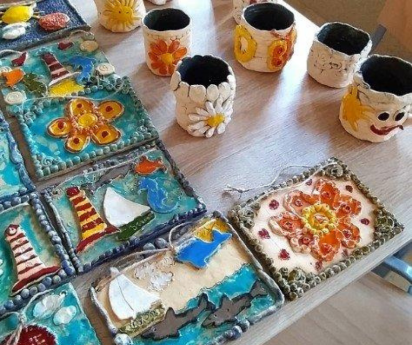 Obrazki i kubki z gliny