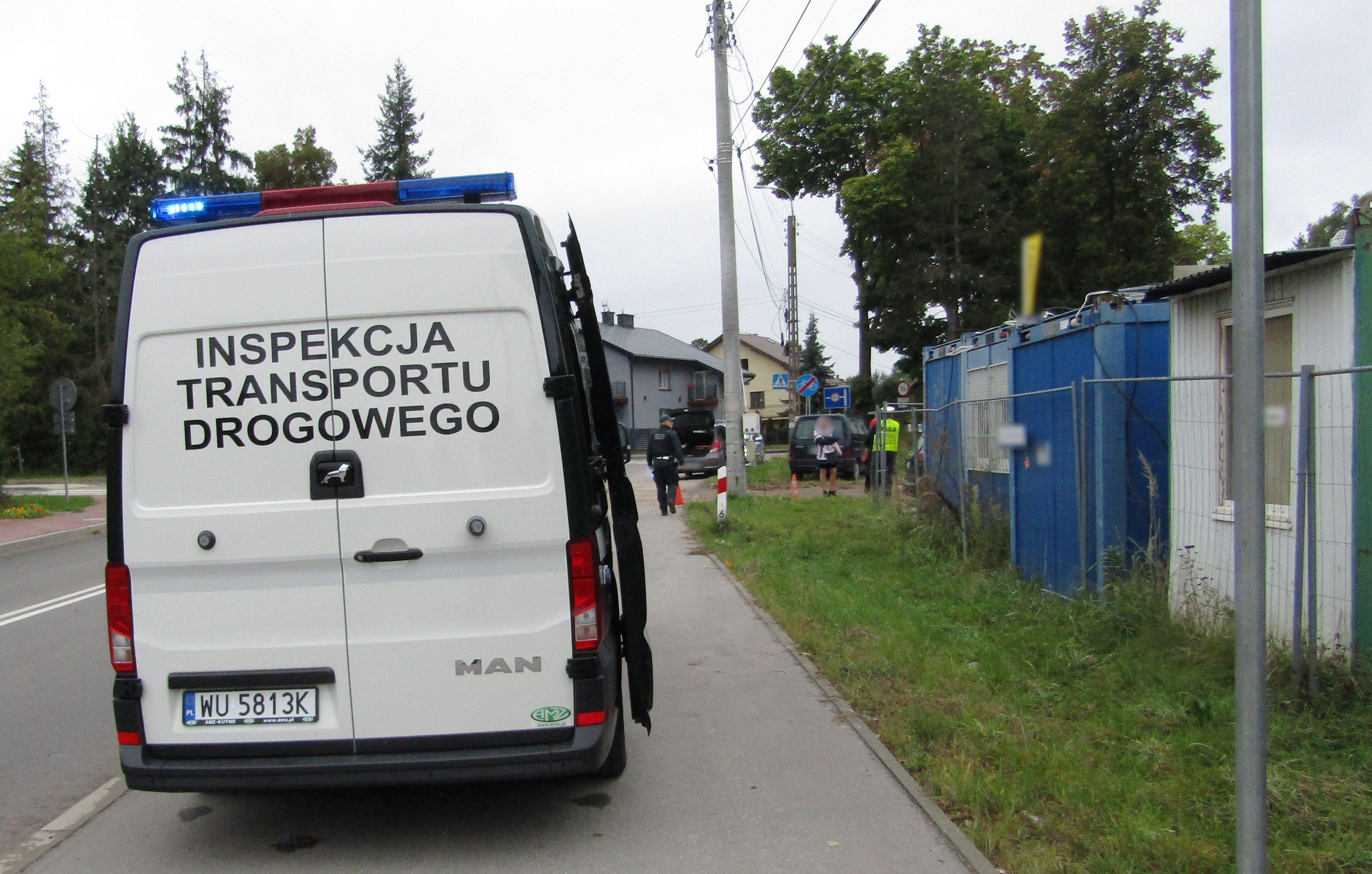 Radiowóz ITD na miejscu zdarzenia.