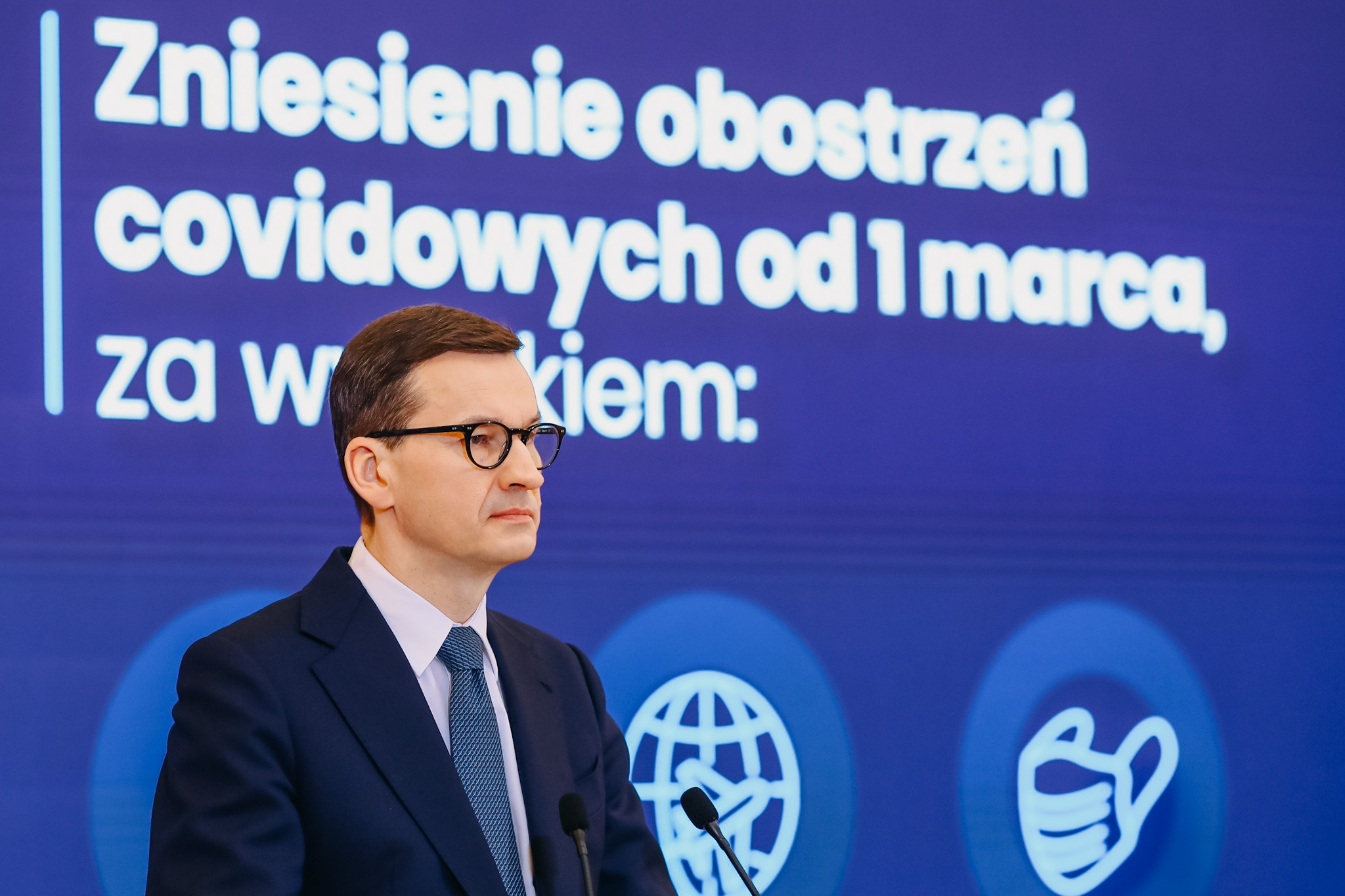 Premier Mateusz Morawiecki podczas konferencji prasowej