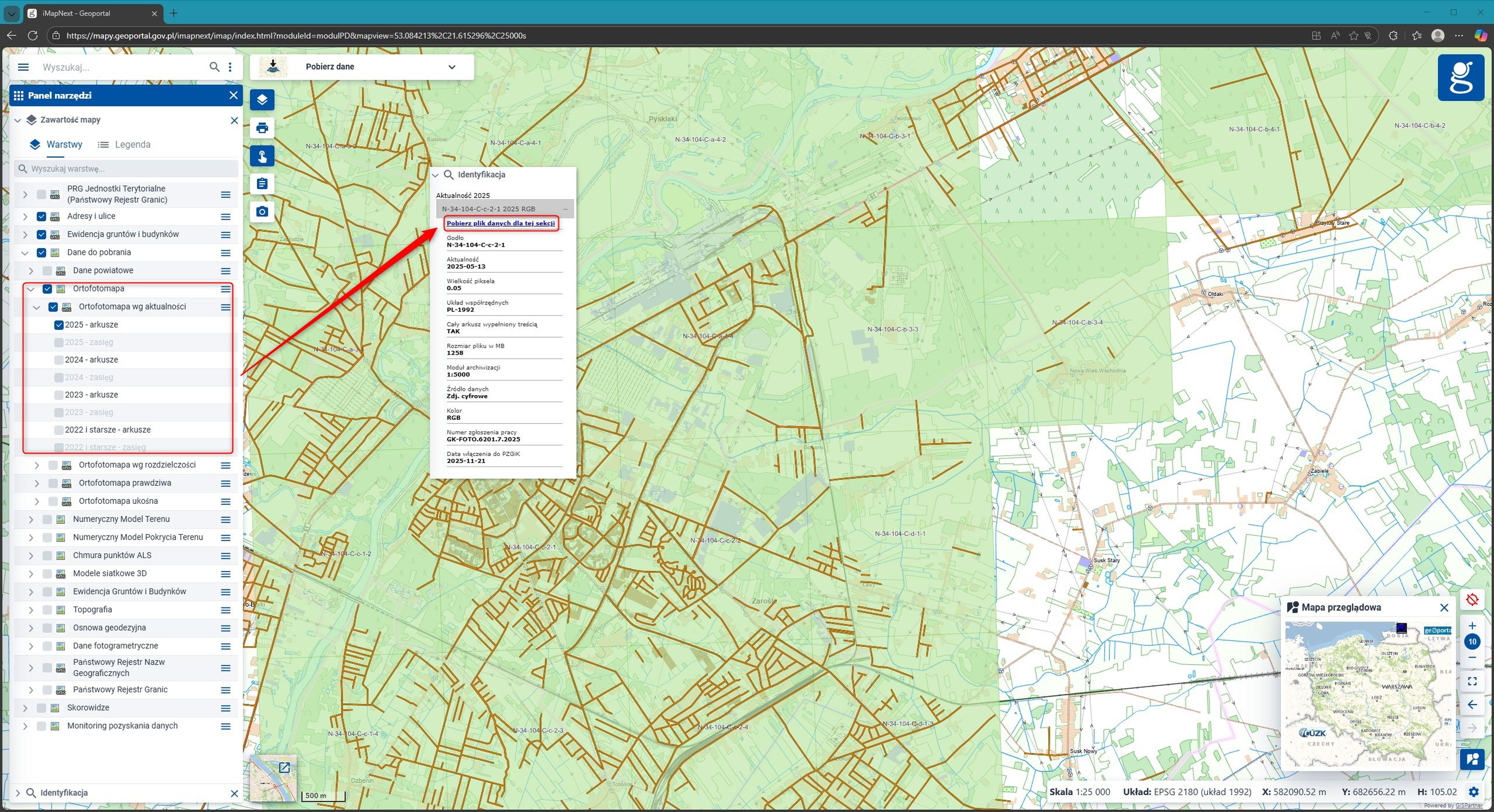 Ilustracja przedstawia zrzut ekranu w jaki sposób pobrać arkusze ortofotomapy z geoportal.gov.pl. 