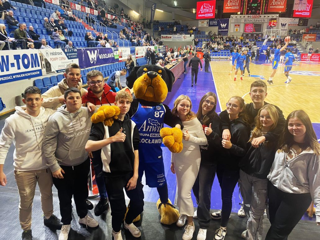 Wyjazd uczniów na mecz koszykówki