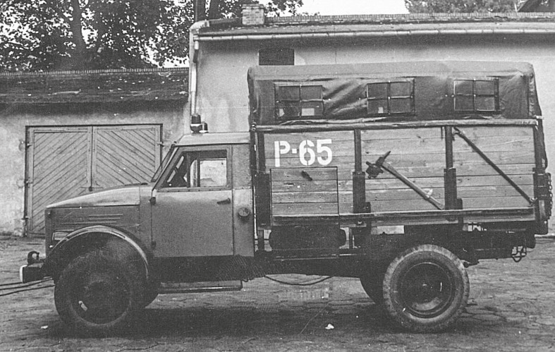 Zdjęcie przedstawia karosowany na potrzeby straży pożarnych samochód Lublin.