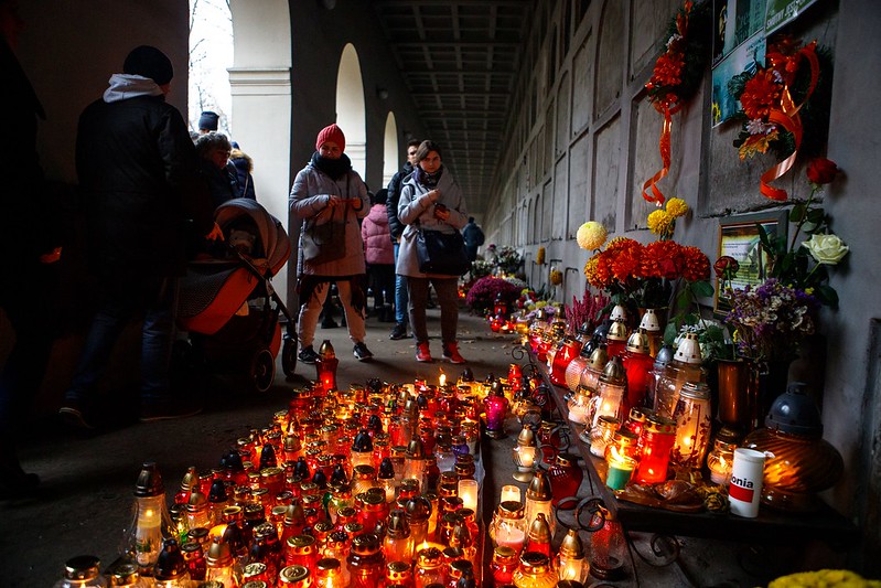 el cementario Powązki en Polonia