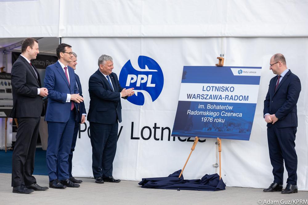 Odsłonięcie nazwy nowobudowanego lotniska.