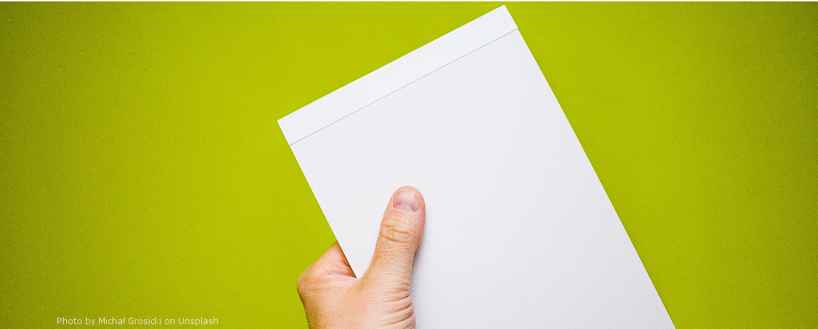 Ręka z kopertą - ilustracja