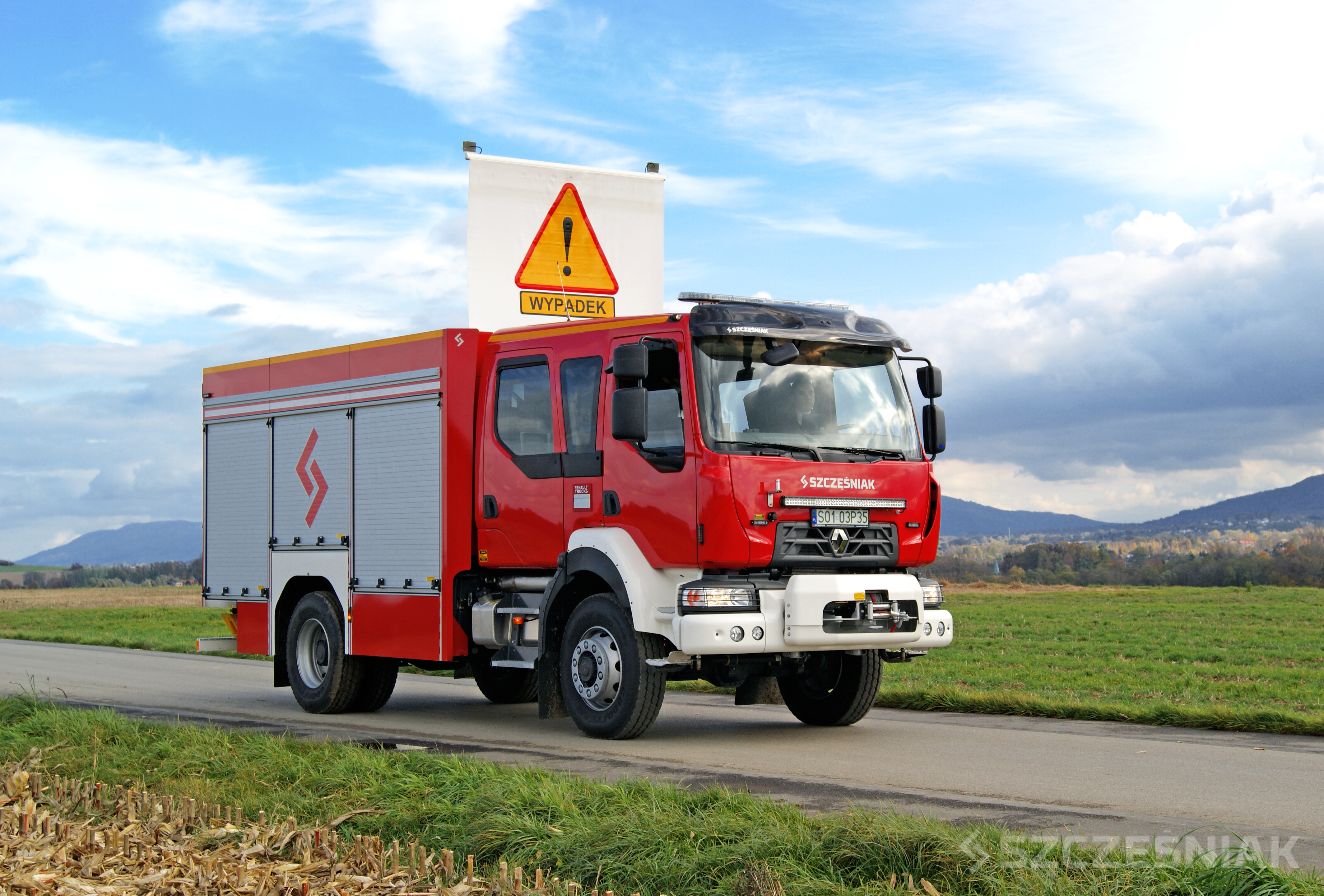 Prototyp średniego samochodu ratowniczo-gaśniczego na podwoziu Renault D16 4x4