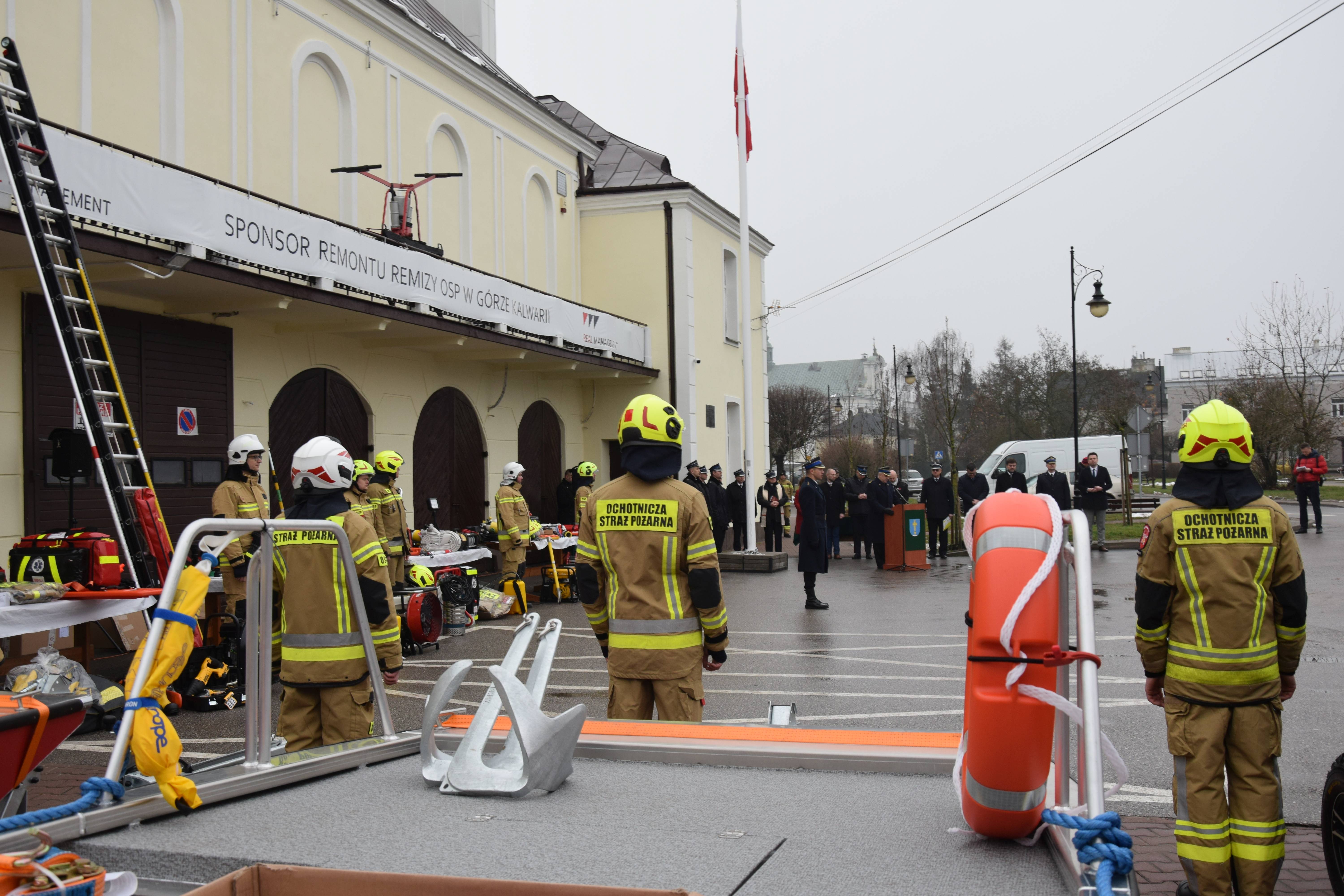 Przekazanie sprzętu i wyposażenia dla Ochotniczych Straży Pożarnych w powiecie piaseczyńskim