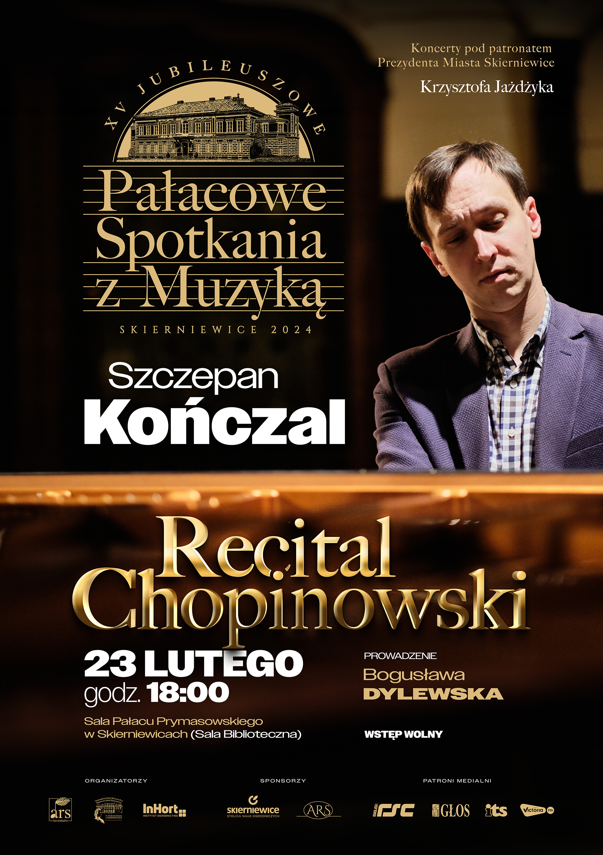 Plakat na czarnym tle przedstawia sylwetkę pianisty przy fortepianie. Plakat zatytułowany Pałacowe Spotkania z Muzyką. pod patronatem Prezydenta Miasta Skierniewic Krzysztofa Jażdżyka. Na Dole plakatu widnieje napis Recital Chopinowski. Miejsce koncertu to Sala Pałacu Prymasowskiego w Skierniewicach. Wstęp wolny. Na samym dole widnieją grafiki, loga instytucji patronujących.